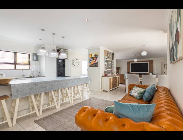 3 BEDROOM FREESTANDING TO LET IN SUNNINGDALE